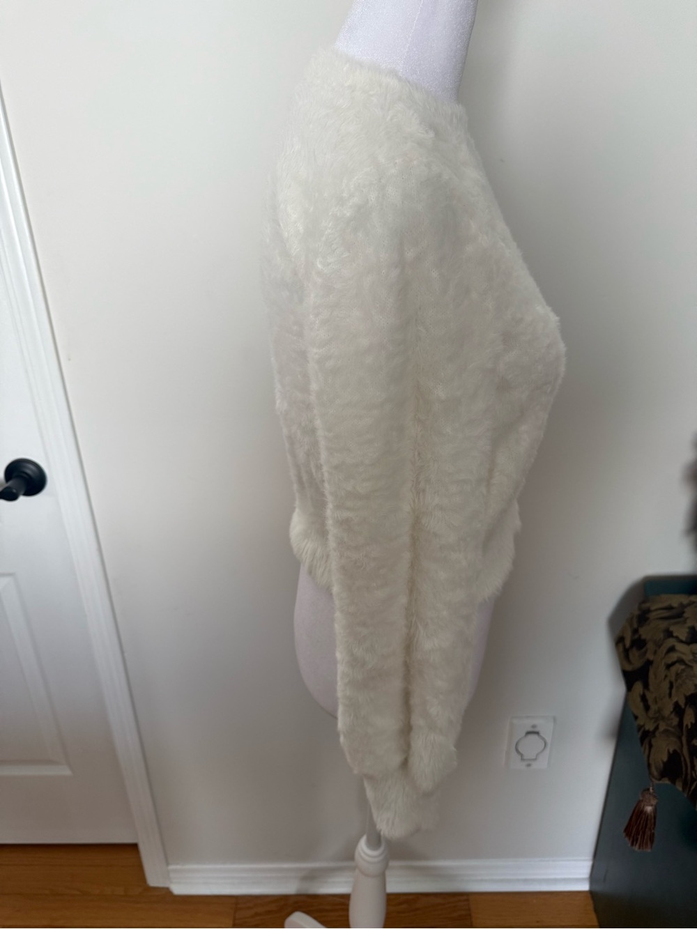 Aritzia Sunday Best Kitten Sweater - Picture 5 of 9